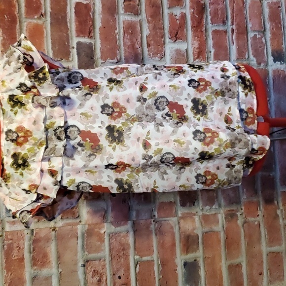 3 For $30…..Reitmans floral top - Picture 4 of 8